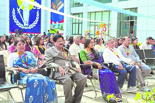 ఇక్ఫాయ్‌లో సాంస్కృతిక వేడుకలు 