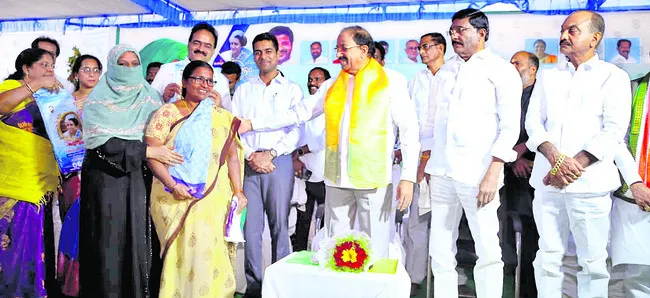 ఆకాశమే హద్దుగా ఎదగాలి..