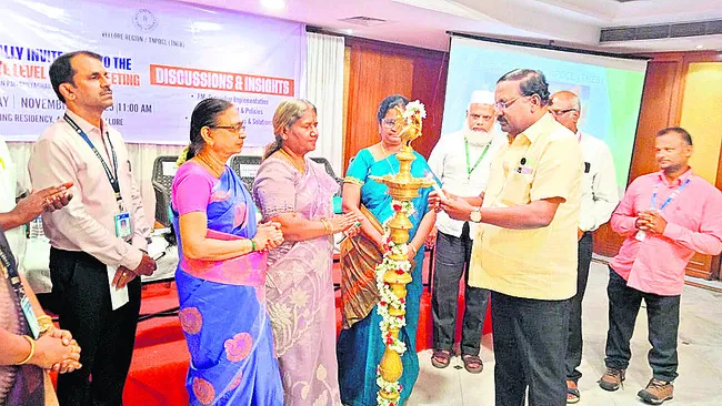 వినియోగదారులకు అవగాహన కల్పించాలి 