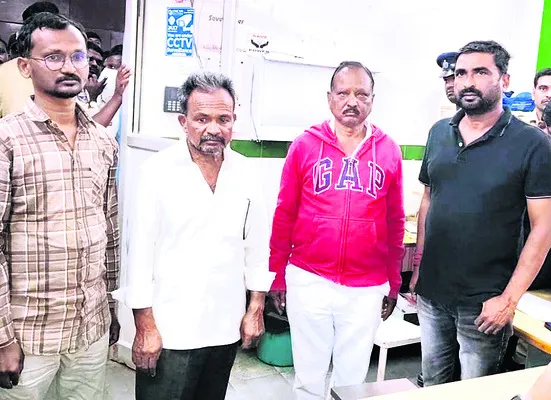 నకిలీ పత్రాలతో భూమి రిజిస్ట్రేషన్‌