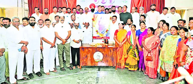 ఏం వ్యాపారం చేశారని వందల కోట్లు సంపాదించారు..