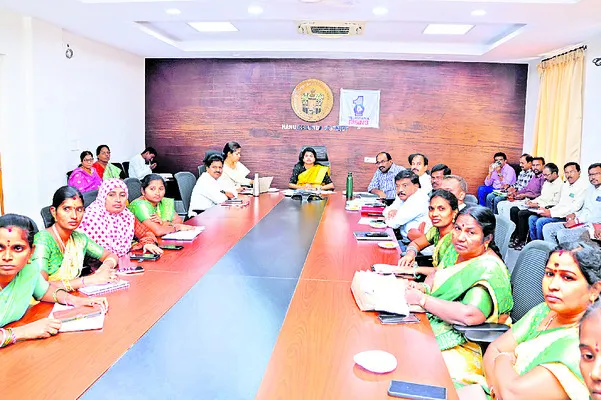 ఆడబిడ్డలకు సారె.. ఇందిరమ్మ చీర