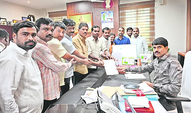 ప్రైవేట్‌ బడుల్లో ఫీజు రాయితీ ఇవ్వాలి 