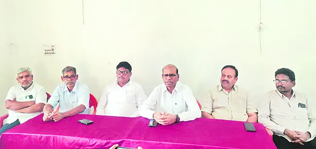 పోరాటాలకు సిద్ధం కావాలి 