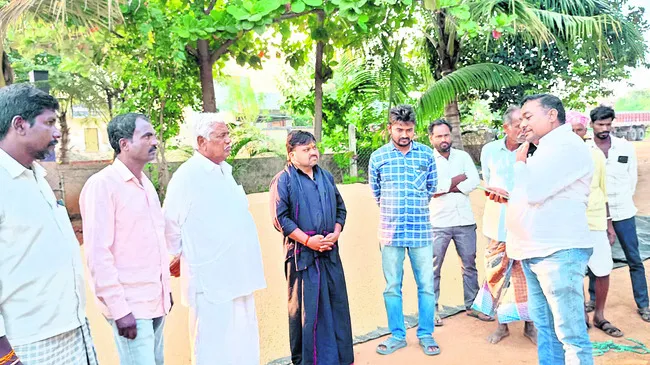 రైతులకు ఇబ్బందులు కలిగించొద్దు 