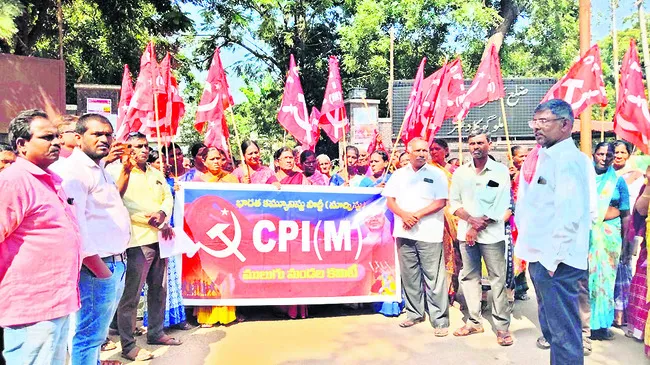 అక్రమ పట్టాను రద్దు చేయాలి