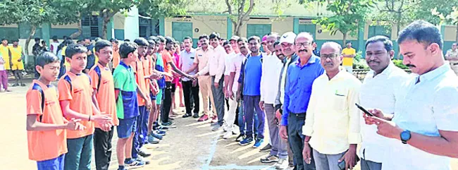 అట్టహాసంగా ఖోఖో జిల్లా జట్ల ఎంపిక పోటీలు