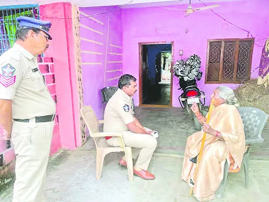 మనవడికి కౌన్సెలింగ్‌... బామ్మకు రక్షణ 