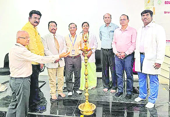 పక్షవాత రోగులకు గోల్డెన్‌ అవర్లోనే వైద్యం అందించాలి