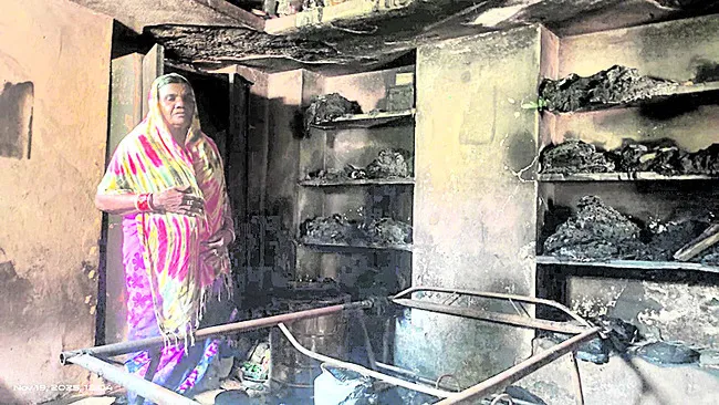 విద్యుత్‌ షార్ట్‌సర్క్యూట్‌తో ఇల్లు దగ్ధం 