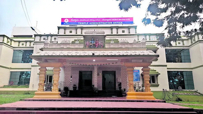 శ్రీశైలంలో టెండ‘రింగ్‌’