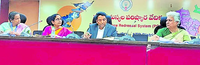 వెట్టి చాకిరి చేయిస్తే కఠిన చర్యలు 
