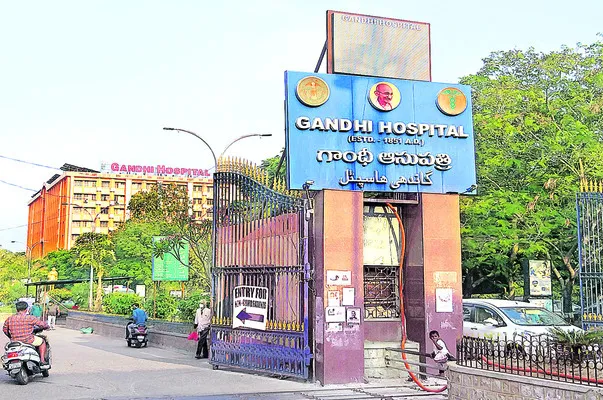 గాంధీలో ఇంటి దొంగలు!?