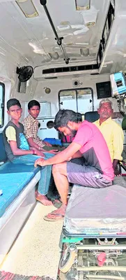 మాయలూరులో పిచ్చి కుక్క దాడి