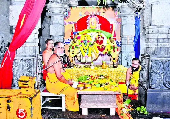 యాదగిరి క్షేత్రంలో సంప్రదాయ పూజలు