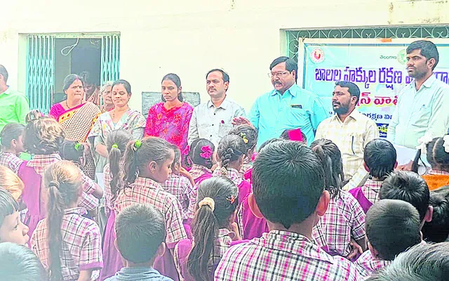 బాలల హక్కులపై అవగాహన
