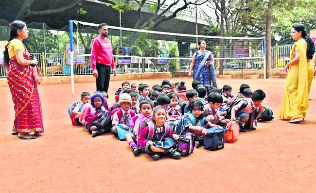 సర్కారీ బడుల్లో ఎల్‌కేజీ, యూకేజీ