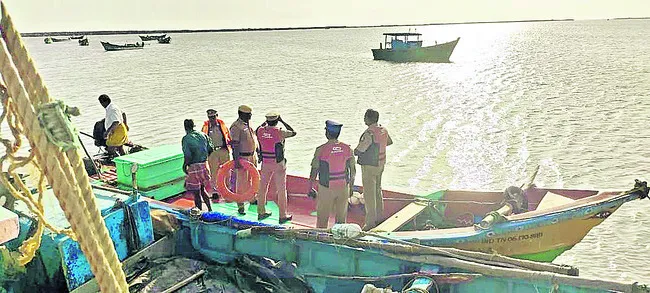 తీరంలో మాక్‌ డ్రిల్‌ 