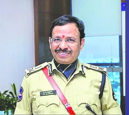 ప్రభుత్వ ఉద్యోగులపై దాడులు చేస్తే దండనే: సజ్జనర్‌