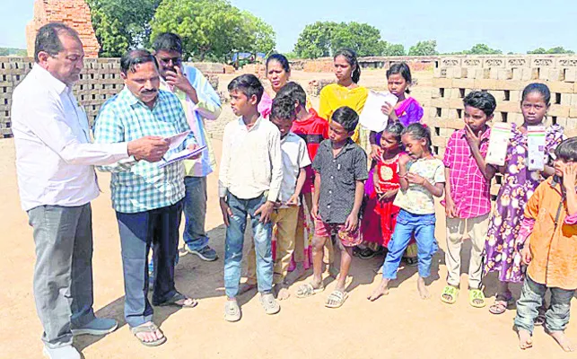 పిల్లలు బడికి.. పెద్దలు పనికి