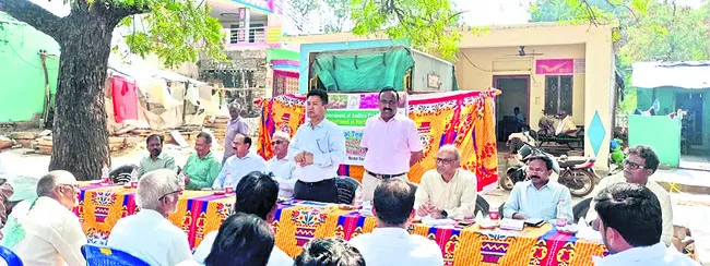 ఉల్లి ఉత్పాదకతపై కేంద్ర అధికారుల పరిశీలన