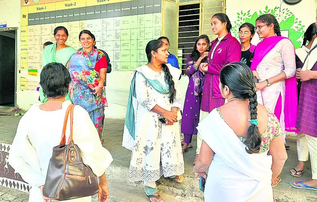 ప్రభుత్వ ఆస్పత్రుల్లోనే ప్రసవాలు జరగాలి