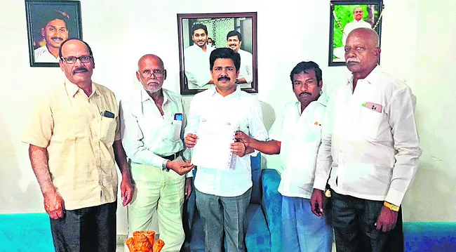 పెన్షనర్ల సమస్యలు పరిష్కరించాలి