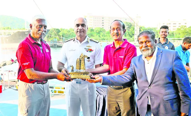 వెటరన్‌ సైనికులకు సలాం