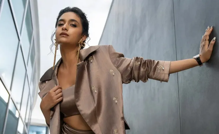 actress Keerthy Suresh will direct one movie plan