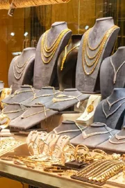 Gold prices Fluctuated In The Evening Today