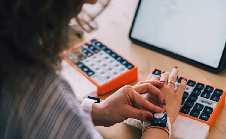 OnCue is a smart keyboard For people with Parkinson's disease