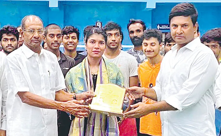 క్రీడాకారులకు ఎంఎల్‌ఆర్‌ఐటీ చేయూత