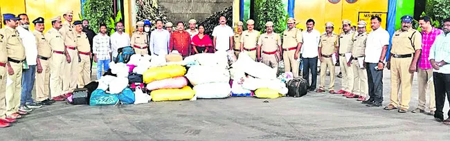 నెల్లూరు జిల్లాలో పట్టుబడిన గంజాయి ధ్వంసం 