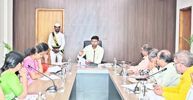 భూభారతి దరఖాస్తులను పరిష్కరించాలి 