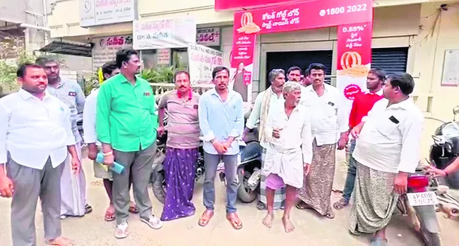 రూ. 20 లక్షలతో ఉడాయించిన రికవరీ ఏజెంట్లు