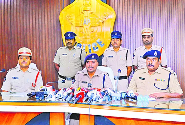 చోరీల మిస్టరీని ఛేదించిన పోలీసులు 