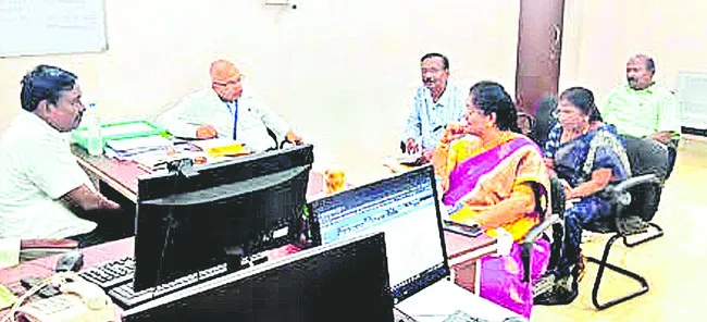 నాలుగు మండలాల్లో తగ్గిన సీ్త్రల నిష్పత్తి 