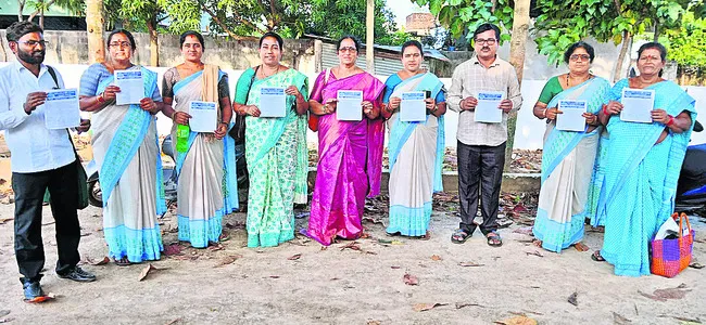 ‘అంగన్‌వాడీల విలీనం ఆపాలి’ 