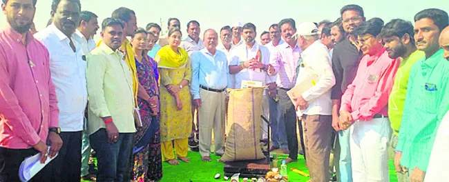 కొనుగోలు కేంద్రాల్లో మద్దతు ధర