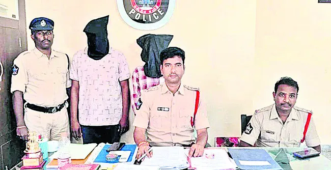 గంజాయితో ఇద్దరు అరెస్టు  