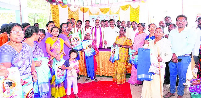 మహిళల ఆర్థిక ఉన్నతితో ప్రగతి