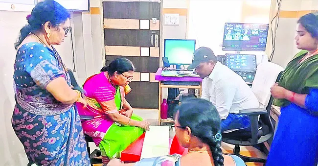 స్కానింగ్‌ సెంటర్‌ను తనిఖీ చేసిన డీఎంహెచ్‌వో 