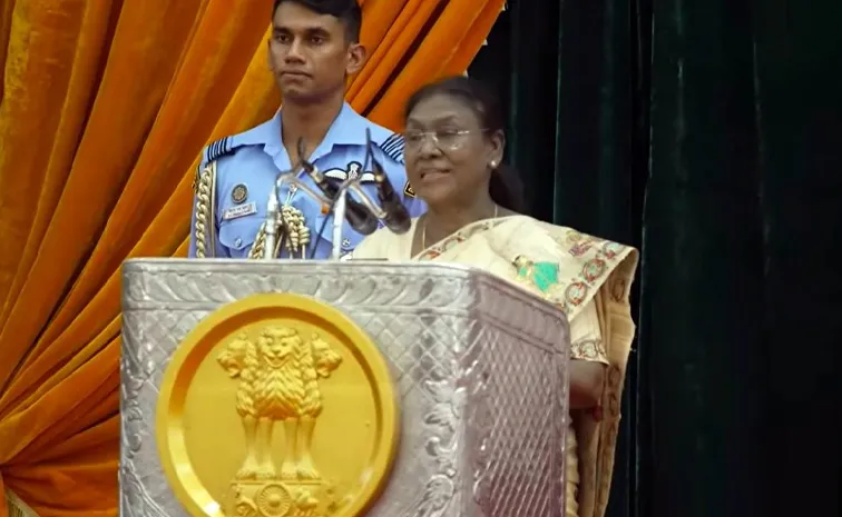 President Murmu Pays Homage at Sathya Sai Baba