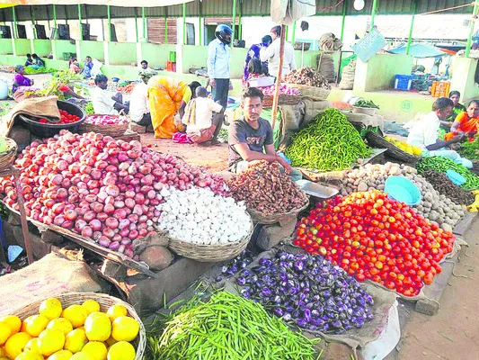 కొనలేం.. తినలేం!