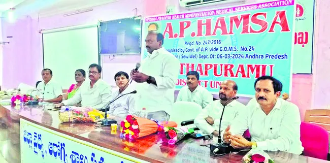 ఉద్యోగులను  బానిసలుగా చూడొద్దు 