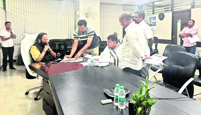 రిజర్వాయర్‌ పనులు త్వరితగతిన పూర్తి చేయాలి 