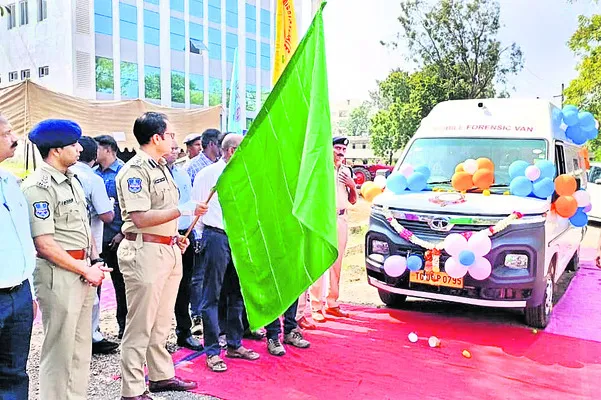 కమిషనరేట్‌కు రెండో మొబైల్‌ ఫోరెన్సిక్‌ వాహనం