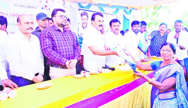 మహిళల అభ్యున్నతే ప్రభుత్వ లక్ష్యం 