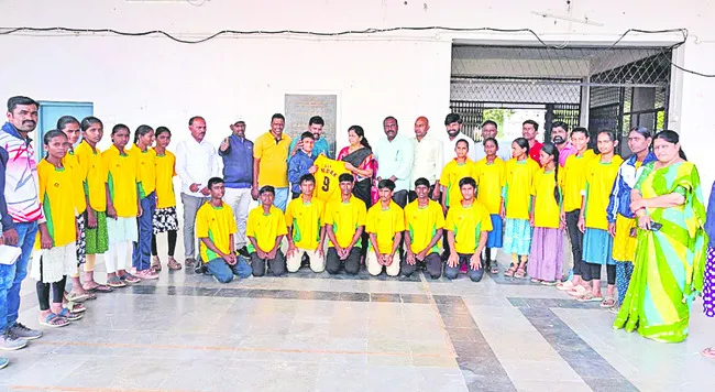 క్రీడల్లో రాణించాలి