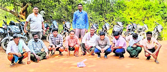 హత్యకు దారితీసిన పేకాట.. 
